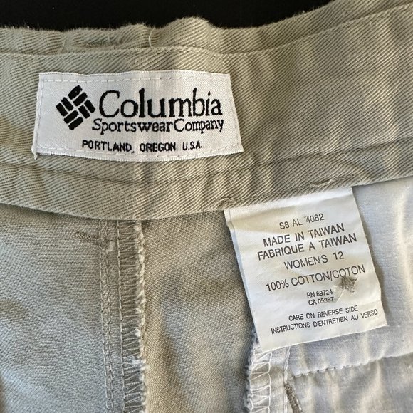 Columbia Women's Khaki Chino Shorts Size 12 - Picture 3 of 3